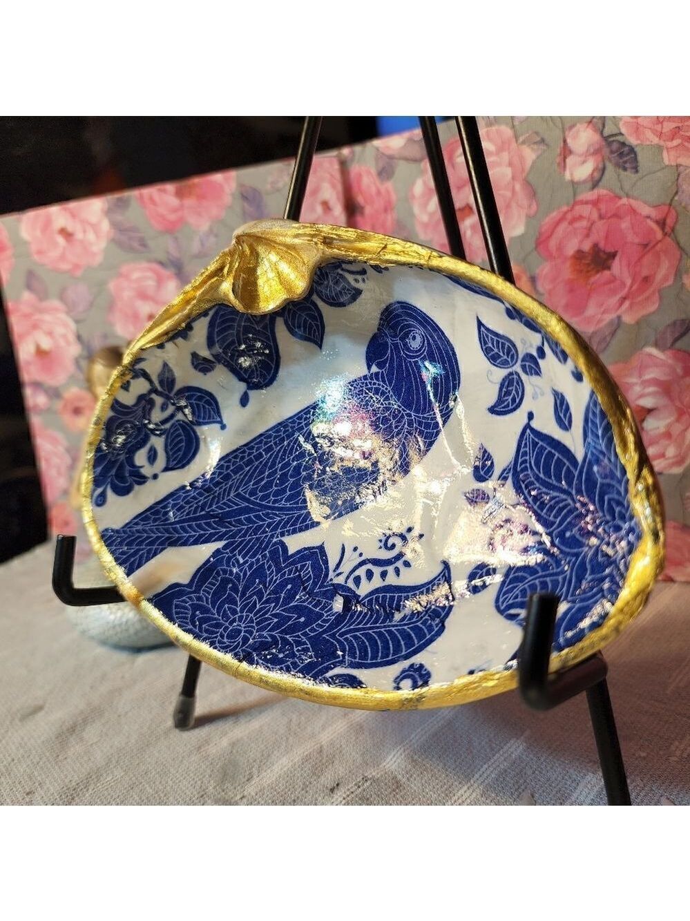 DECOUPAGE CLAM SHELL DECOUPAGE BLUE BIRD ON A CLAM SHELL TRINKET DISH - Picture 3 of 10